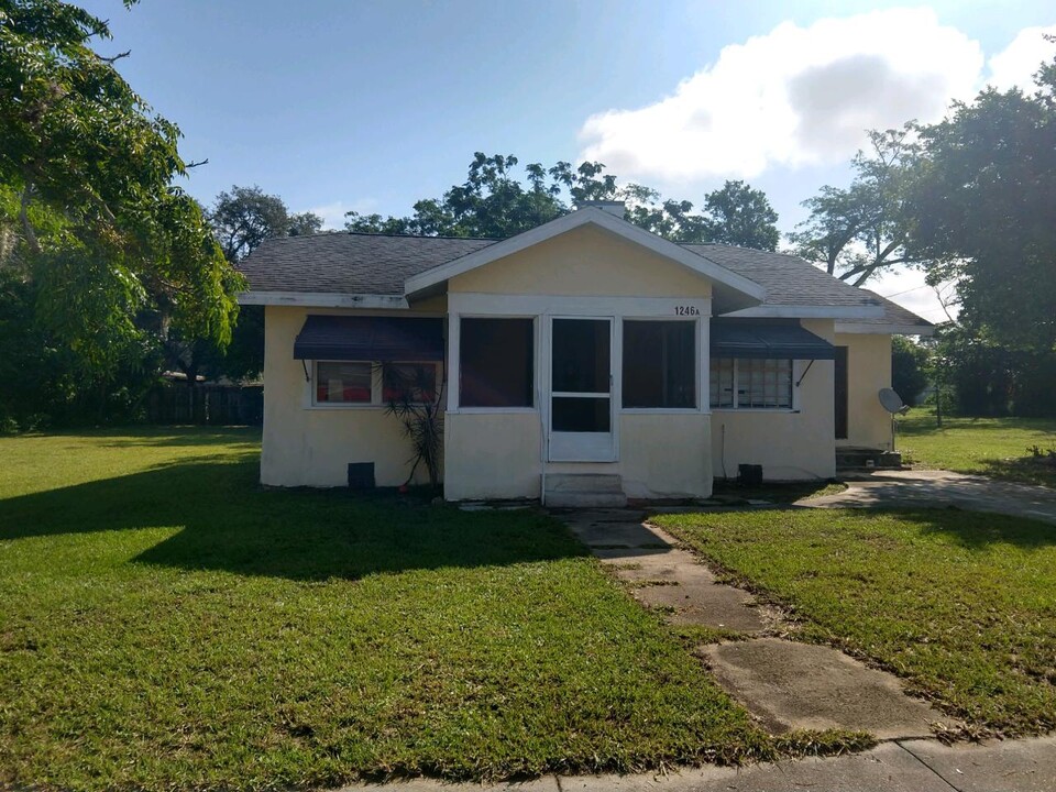 1246 Hawthorne Dr in Sebring, FL - Building Photo