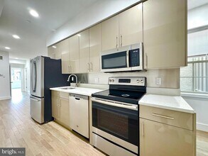 1231 Vine St, Unit 5 in Philadelphia, PA - Building Photo - Building Photo