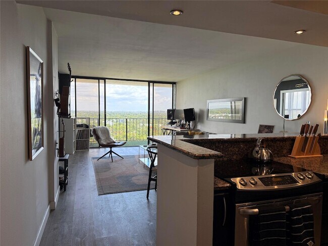 780 NE 69th St, Unit 1806 in Miami, FL - Building Photo - Building Photo