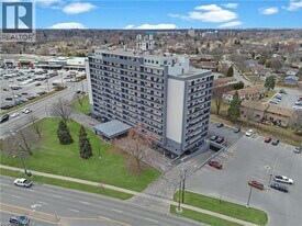 640 West St in Brantford, ON - Building Photo