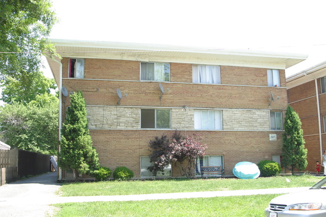 2033 N 18th Ave in Melrose Park, IL - Foto de edificio - Building Photo