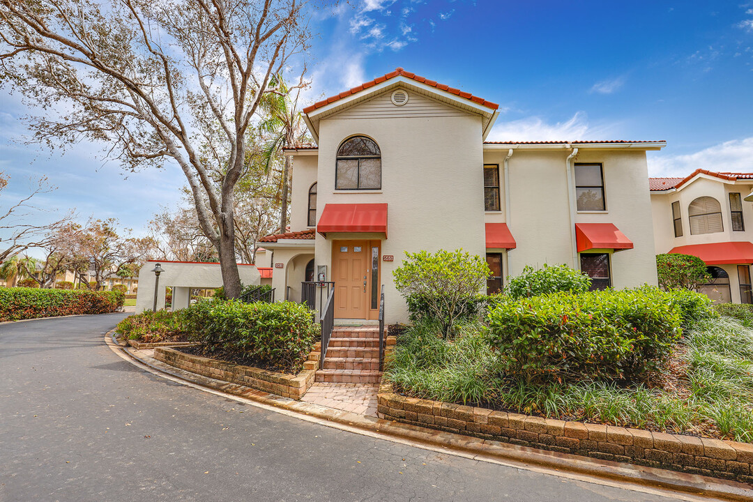 565 Serendipity Dr in Naples, FL - Building Photo