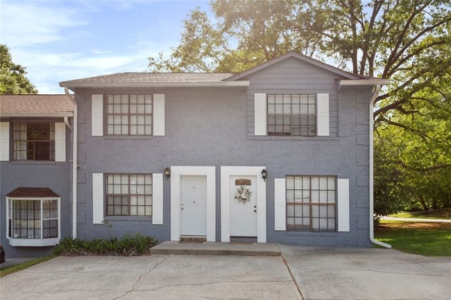 property at 515 N Walnut St