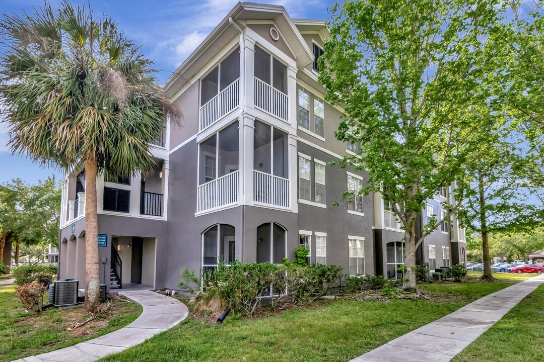9314 Crescent Loop Cir in Tampa, FL - Building Photo
