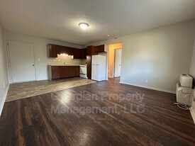 1602 Brookside Dr in St. Joseph, MO - Building Photo