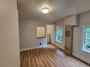 87 W Pierpont St in Kingston, NY - Building Photo - Building Photo