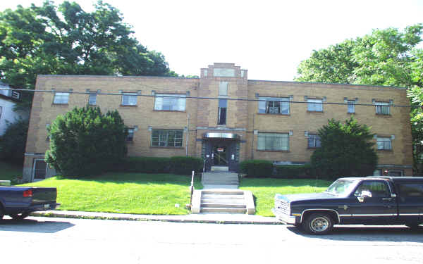 1857 Walker St in Cincinnati, OH - Foto de edificio