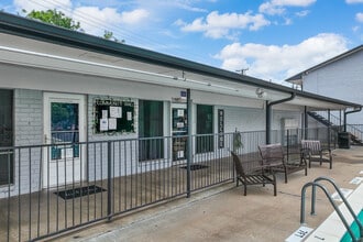 Linda Vista Apartments in Arlington, TX - Foto de edificio - Building Photo