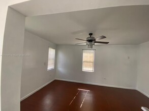 425 NE 172nd St in North Miami Beach, FL - Building Photo - Building Photo