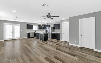 2509 E Broadway Rd in Phoenix, AZ - Building Photo - Building Photo