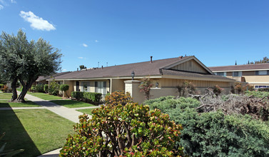 Greentree Fountain Apartments in Chula Vista, CA - Building Photo - Building Photo