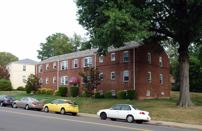 5733 Washington Blvd in Arlington, VA - Building Photo - Building Photo