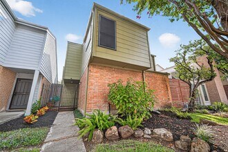 1917 Trixie Ln in Houston, TX - Building Photo - Building Photo