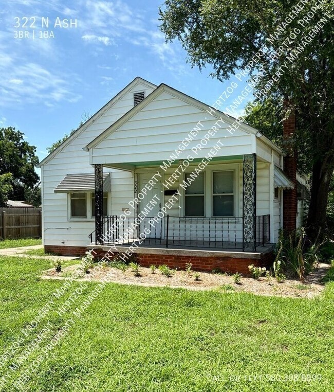 322 N Ash St in Ponca City, OK - Building Photo - Building Photo