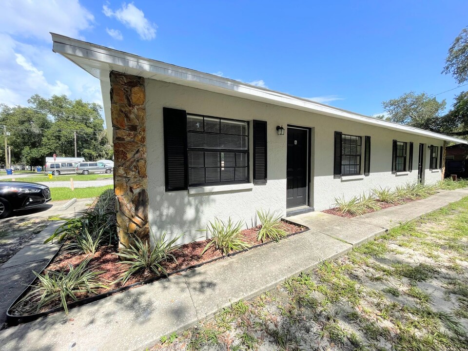 923 E Poinsettia Ave in Tampa, FL - Building Photo