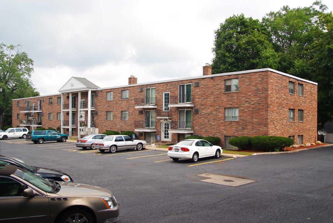 Highland House Manor in Painesville, OH - Building Photo