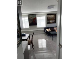 3254 E 6th Ave in Vancouver, BC - Building Photo