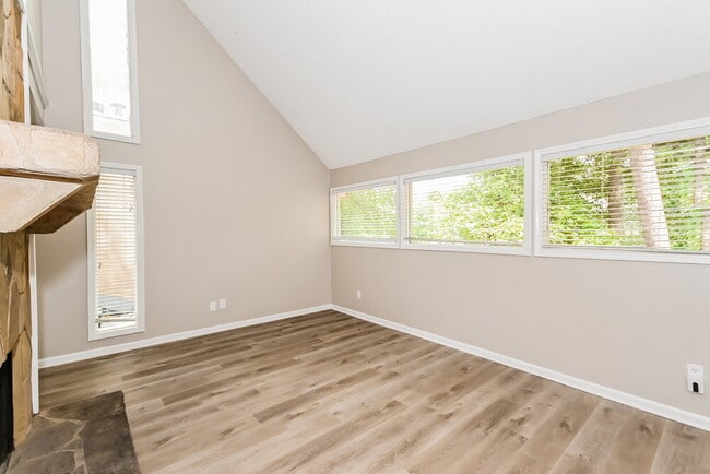 961 Woodmont Dr in Marietta, GA - Building Photo - Building Photo