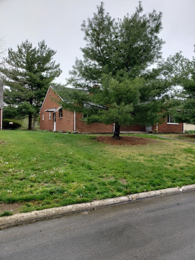 162 Fairway Dr, Unit Clintonville