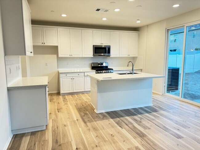 2140 E Jackman St in Lancaster, CA - Building Photo - Building Photo