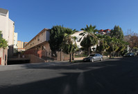 5427 Carlton Way in Los Angeles, CA - Foto de edificio - Building Photo