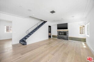 107 Flores St in Los Angeles, CA - Building Photo