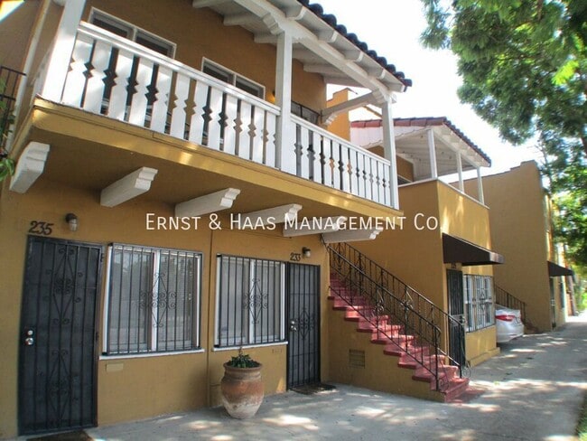 property at 221 W 20th St