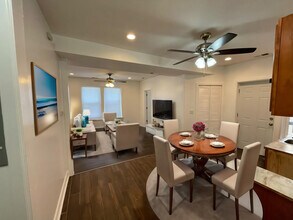 1635 W 57th St in Chicago, IL - Building Photo - Building Photo