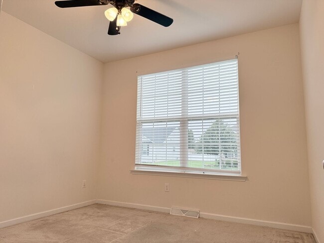 214 Redstone Ct in Felton, DE - Foto de edificio - Building Photo
