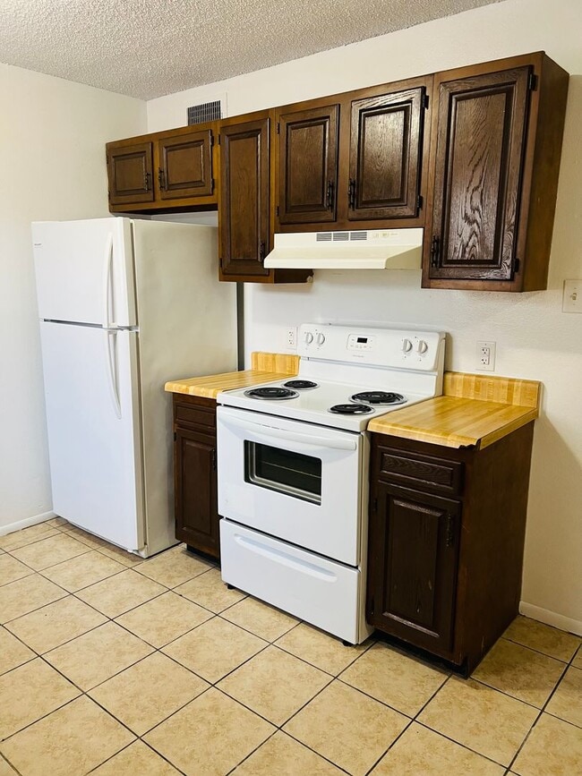 6015 Bedford Dr in Beaumont, TX - Building Photo - Building Photo