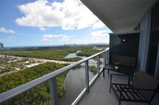 16385 Biscayne Blvd, Unit 2820 in Aventura, FL - Building Photo