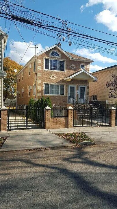 117-21-117134 134th St in Queens, NY - Building Photo