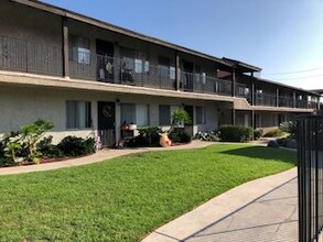 11330 La Mirada Blvd in Whittier, CA - Foto de edificio - Building Photo