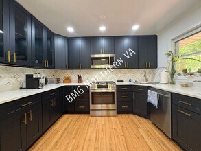 6413 Berkshire Dr in Alexandria, VA - Building Photo - Building Photo