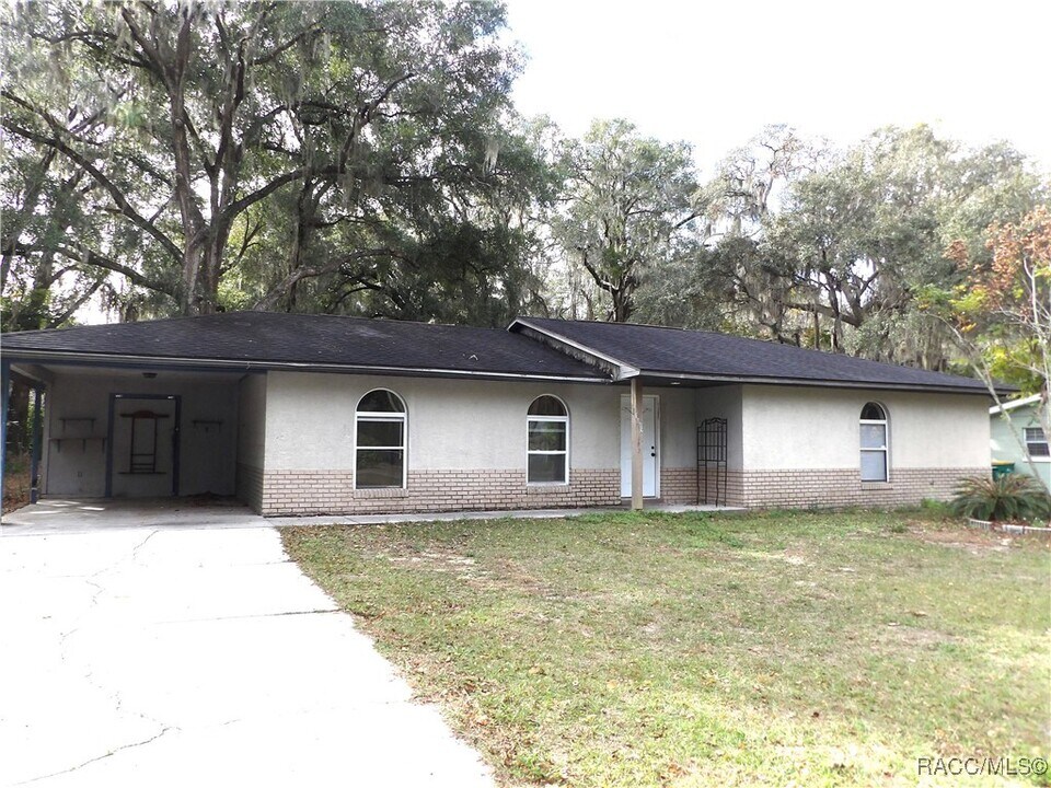 1002 Leroy Bellamy Rd in Inverness, FL - Building Photo