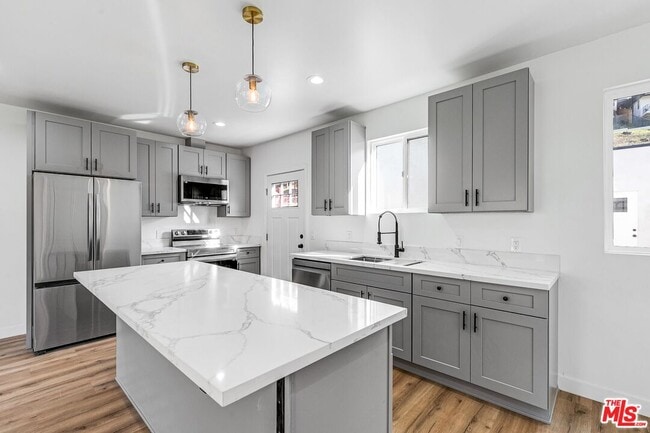 1622 Morton Ave in Los Angeles, CA - Building Photo - Building Photo