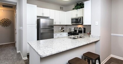 Woodlake Apartments in Gurnee, IL - Building Photo - Building Photo