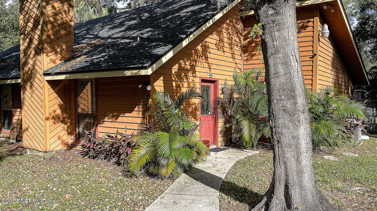 437 W 9th St in Atlantic Beach, FL - Building Photo