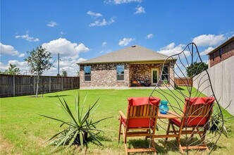 2471 Sunrise Rd in Round Rock, TX - Foto de edificio - Building Photo
