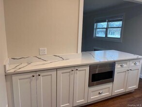 617 Alwick Ave in West Islip, NY - Building Photo - Building Photo