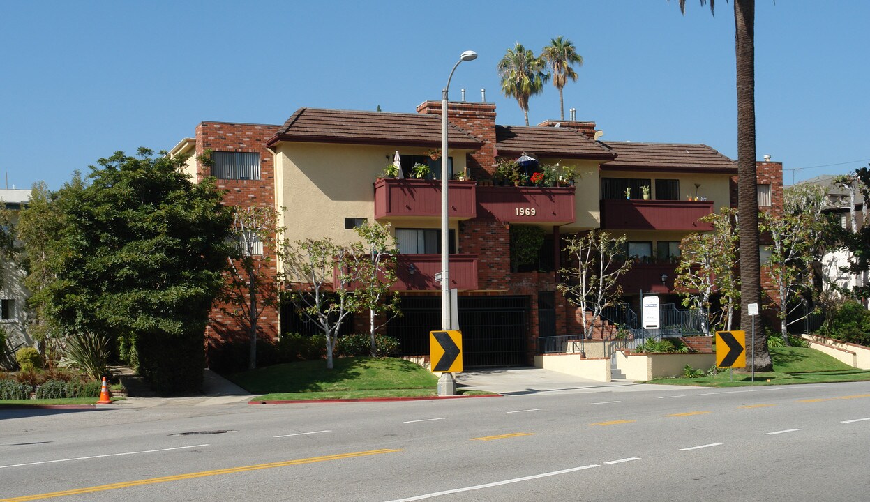 1969 S Beverly Glen Blvd in Los Angeles, CA - Building Photo