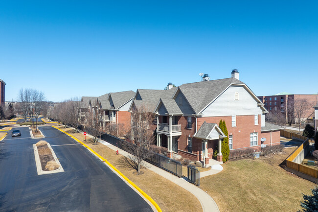 Woodlands of Morton Grove in Morton Grove, IL - Building Photo - Building Photo