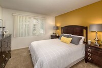 Somerset Apartments in Redlands, CA - Building Photo - Building Photo