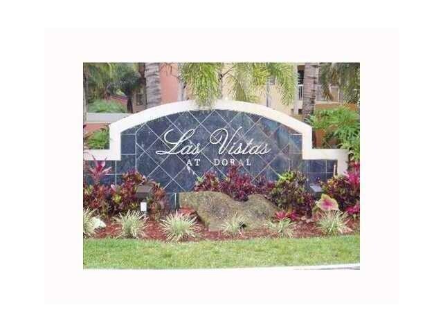 8290 Lake Dr in Doral, FL - Building Photo
