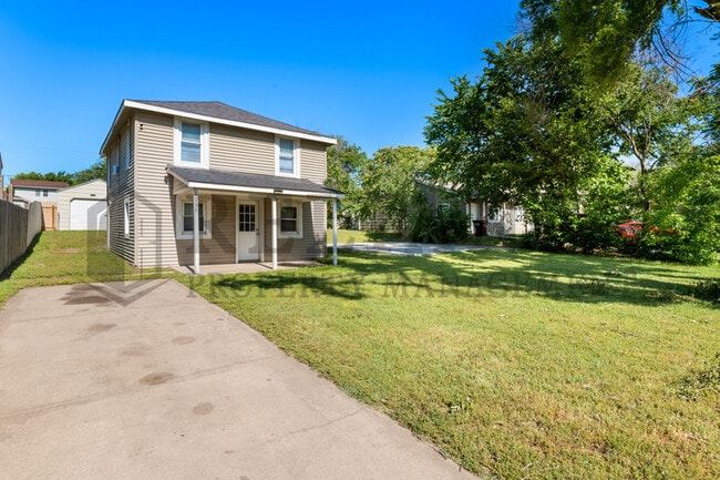 1735 S Dodge Ave in Wichita, KS - Building Photo - Building Photo