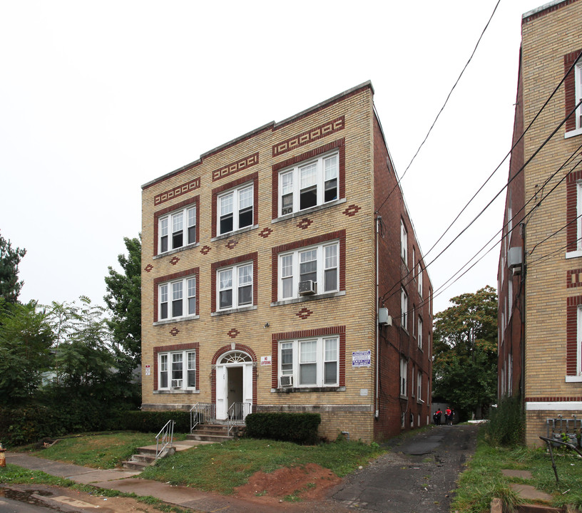 24 Wilcox St in New Britain, CT - Building Photo