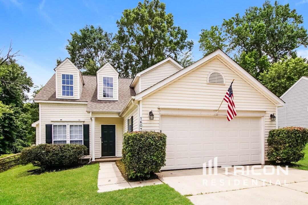 1607 Bear Brook Dr in Charlotte, NC - Building Photo