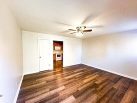 100 Ballygar St, Unit N in Clarksville, TN - Building Photo