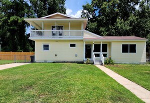 607 New River Dr in Jacksonville, NC - Building Photo