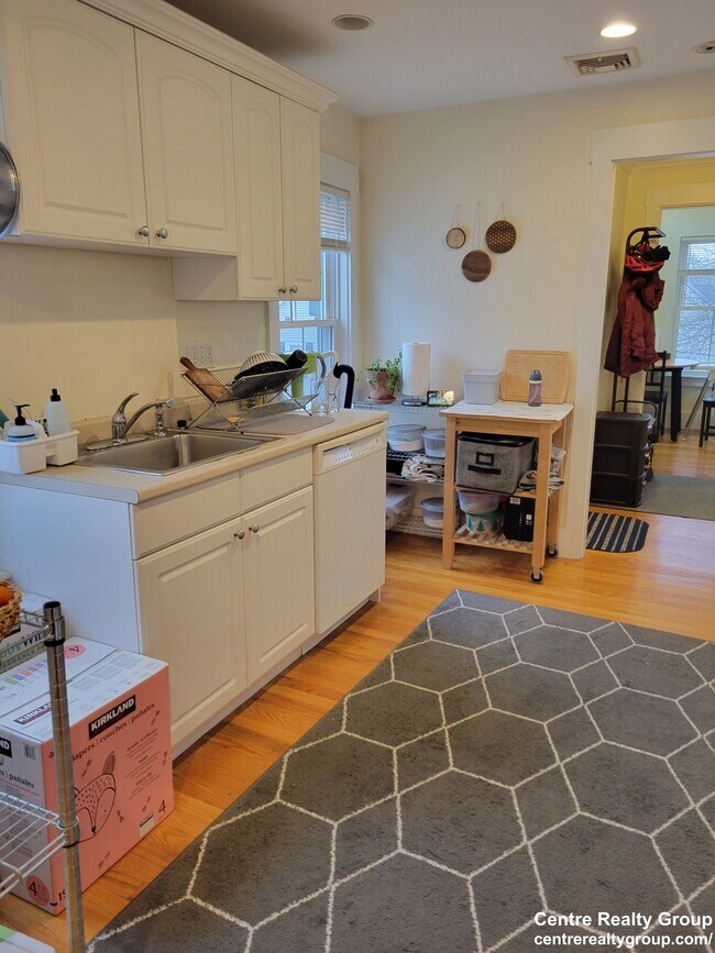 19 Beech St, Unit #3 in Newton, MA - Building Photo - Building Photo
